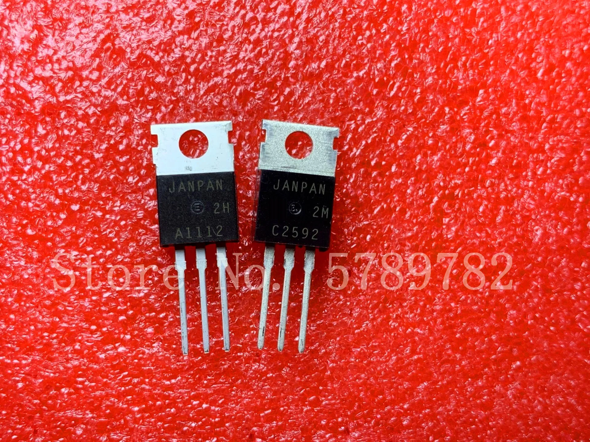 1 pièces 2SC2592 C2592 + 1 PIÈCES 2SA1112 A1112