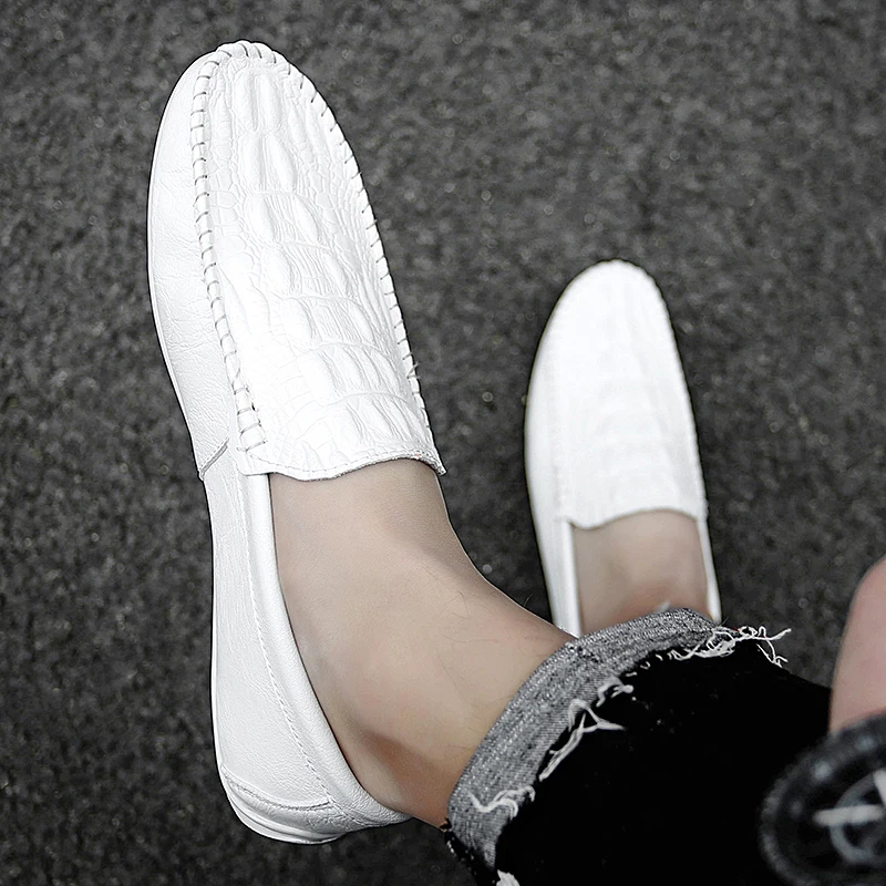 2022 Spring Summer Men\'s Loafers Light Flat Casual Shoes Men Breathable Slip-On Soft Leather Mens Driving Shoes Man Moccasins