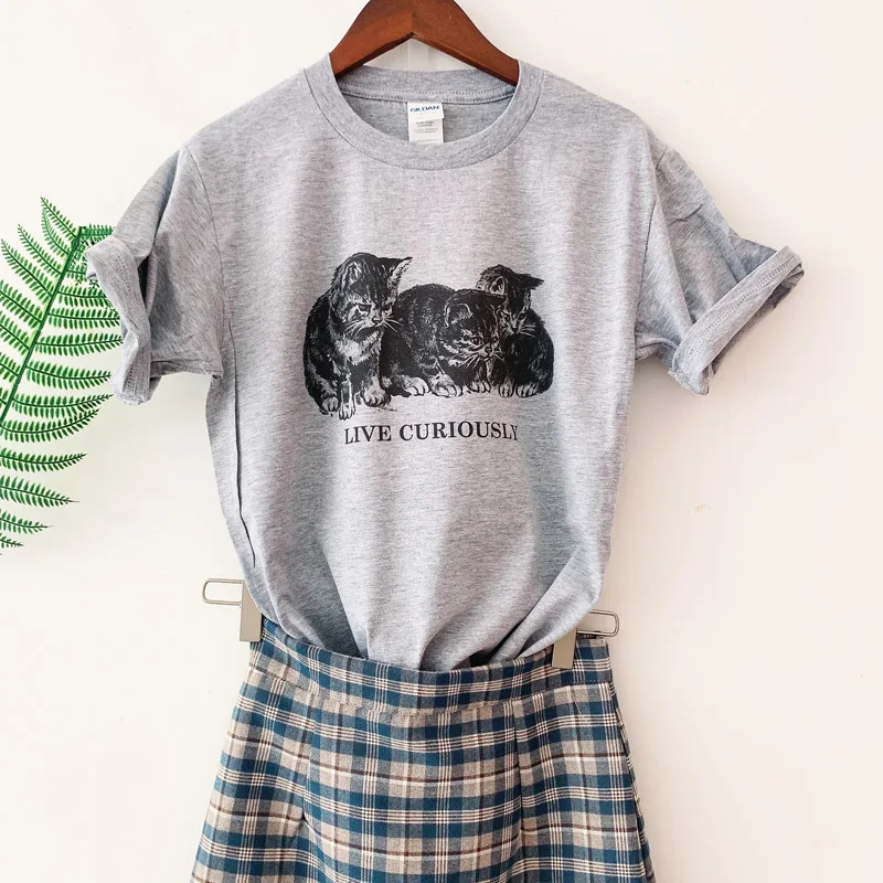 

Live Curiously Cat T-Shirt Tumblr Grunge Aesthetic Vintage Fashion Streetwear Graphic Tees Women Loose Gothic T-shirt Hall