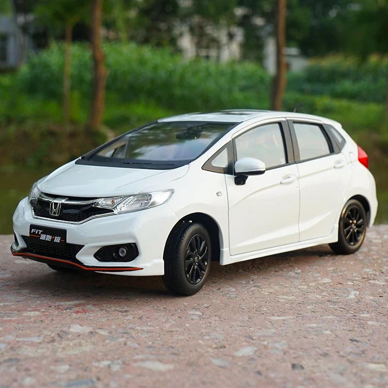 

Original factory authentic 1:18 Honda FIT 2018 sport Jazz White hatchback diecast car model for gift, toys, collection