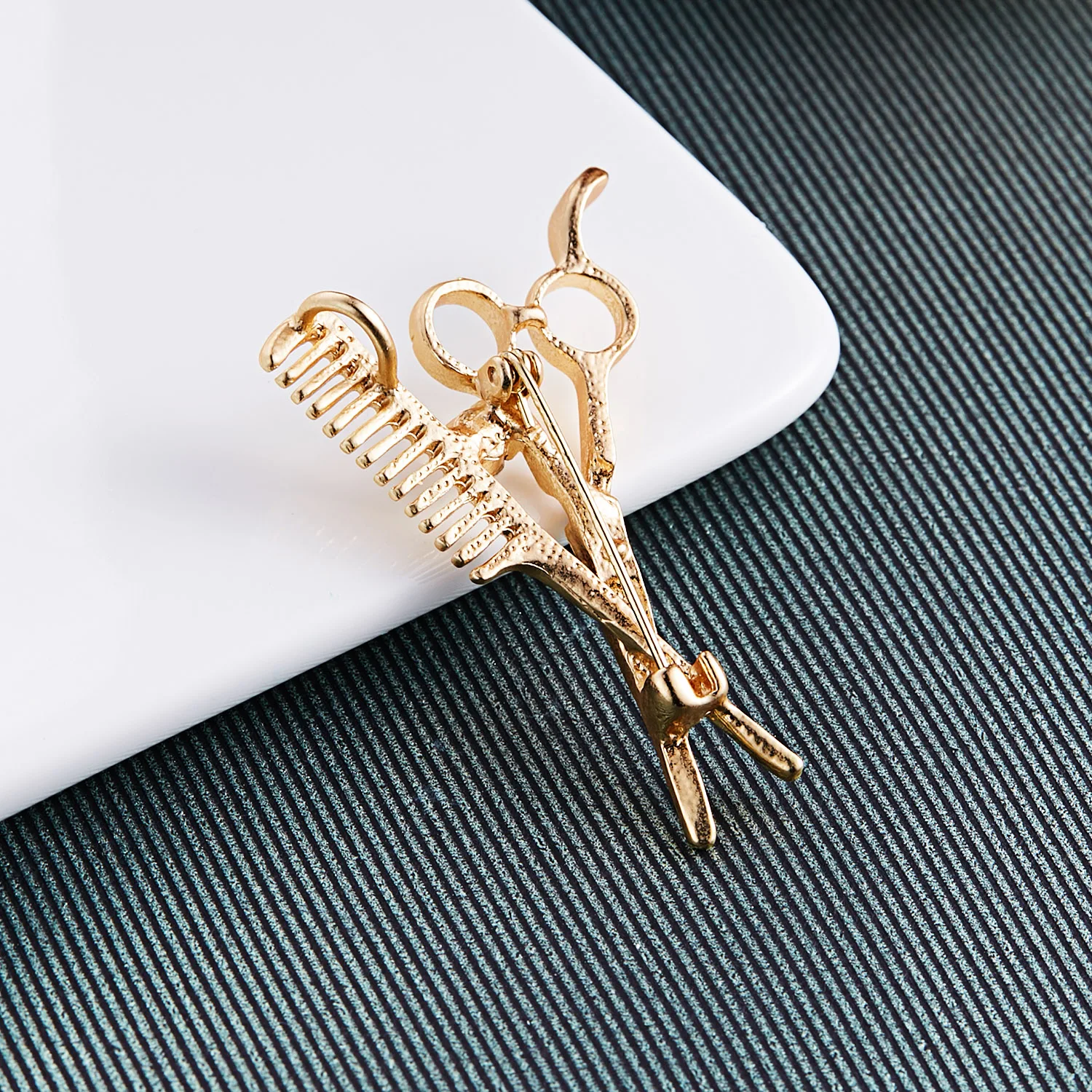 Rinhoo Gold Color Comb Scissors Corsage Brooch Pins Lapel Suit Shirt Clothes Metal Crystal Pin Badge For Women Men Jewelry Gifts