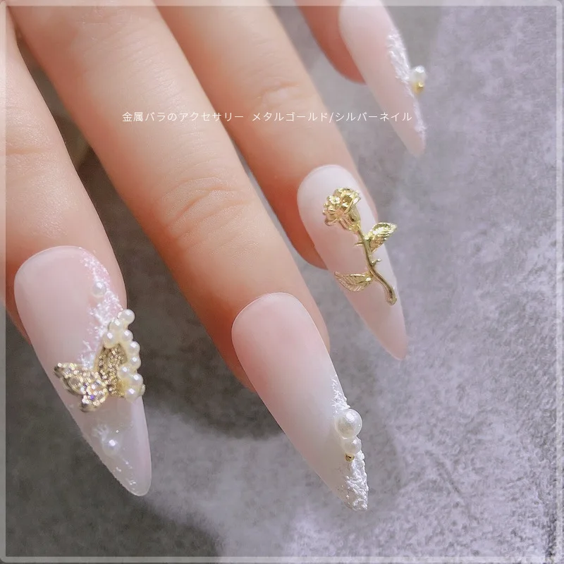 10 Stück 3d Rose Nail Art Ornament DIY Handwerk für Acryl Nagel Dekoration Gold/Silber 7 einzigartige Formen Blume DIY Charms Schmuck