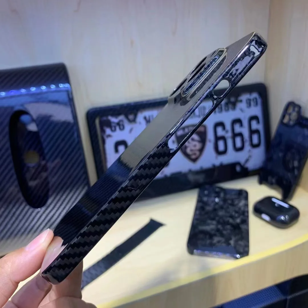 حافظة هاتف من ألياف الكربون الحقيقية النقية لهاتف آيفون 13 برو ماكس ألياف الأراميد مقاومة للسقوط رقيقة جدا آيفون 13 غطاء حماية صغير
