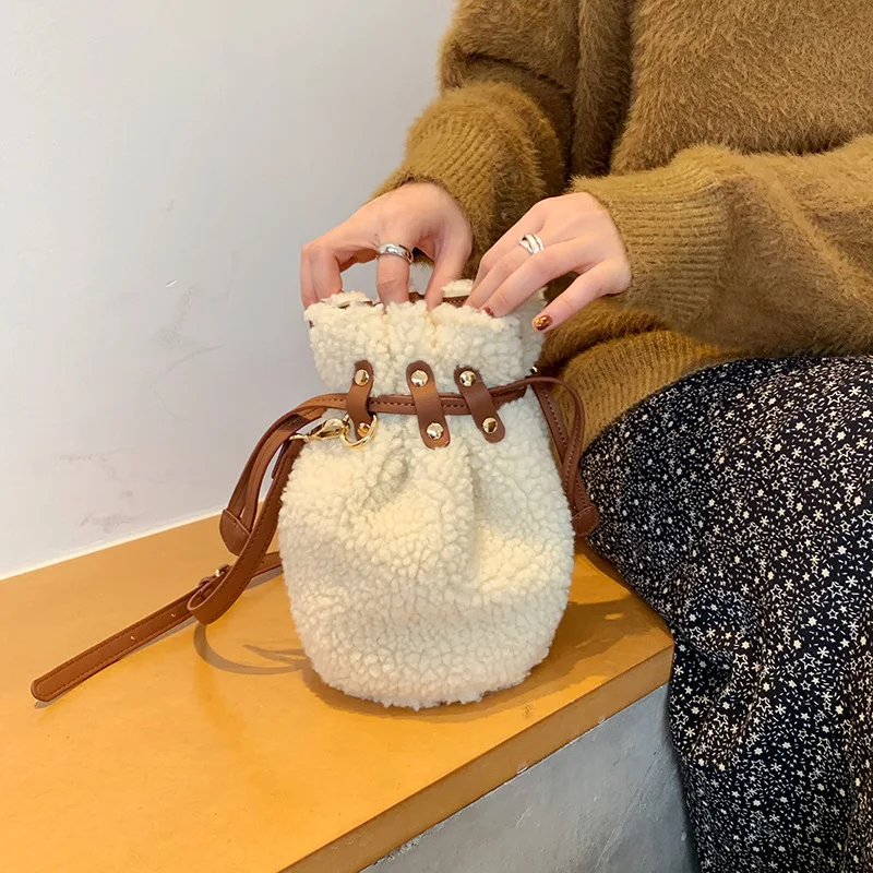 Corea Stlye Inverno nuovo di lana morbida delle donne della borsa mini donne sveglie borsa Secchiello Con Coulisse peluche Femminile borse A