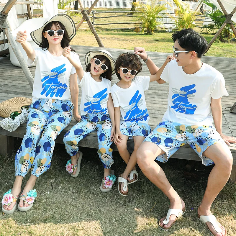 

Summer Family Matching Outfits Mother Daughter Father Son Seaside Beach Two-piece Suit T-shirts & Shorts Matching Couple Outfits