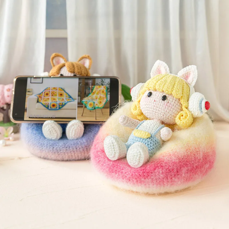 

Susan's Family Lovely Crochet DIY Doll Cellphone Holders Happy Stay At Home Sofa Doll Crochet Knitting Kit Materials Package