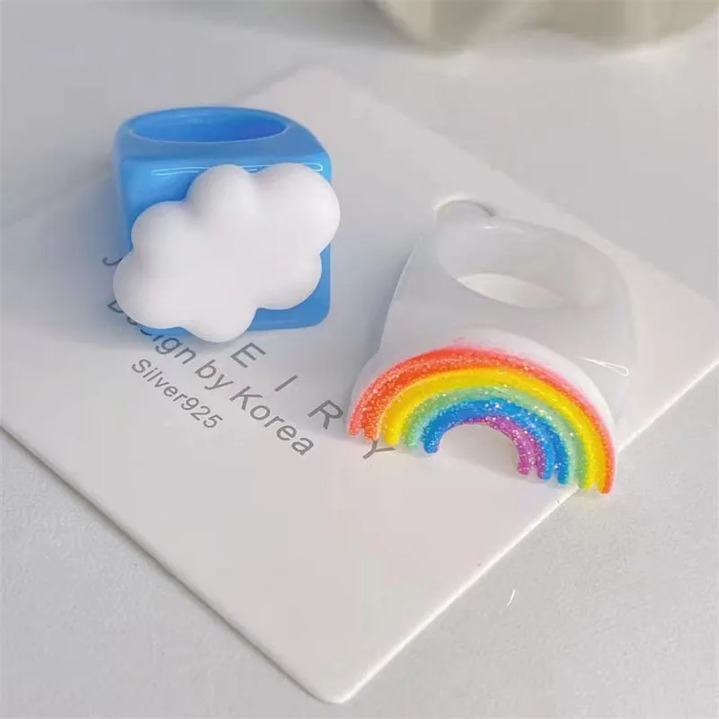 NEUE Nette Cartoon Lächeln Weiße Wolke Regenbogen Harz Acryl Ringe Für Frauen Mädchen Lustige Kinder Finger Ring Sommer Schmuck Geschenk