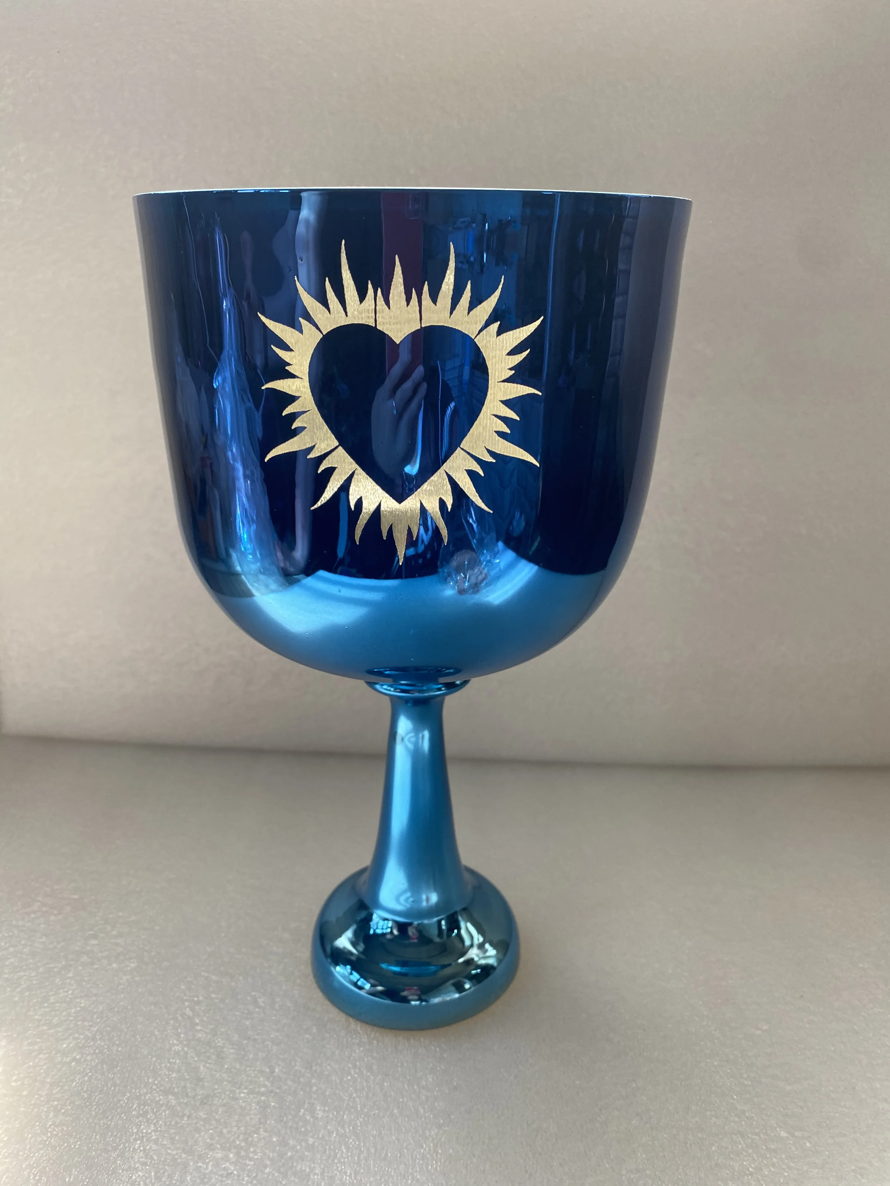 Shinny blue color crystal singing chalice 3rd octave A note size about 7.0