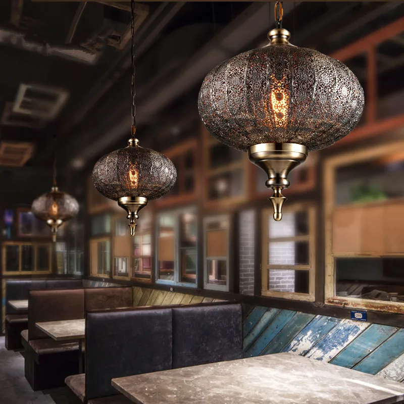 Southeast Asia Balance Yi Iron Pendant Lights LED Carved Hollow Retro Lamps for Dining Room Restaurant Lantern De Lamp