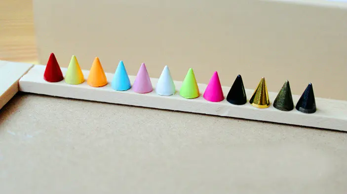 50pcs 7*10mm Bullet Cone Colored Studs And Spikes For Clothes DIY Handcraft Garment Rivets For Leather Bag Shoes tachuelas ropa