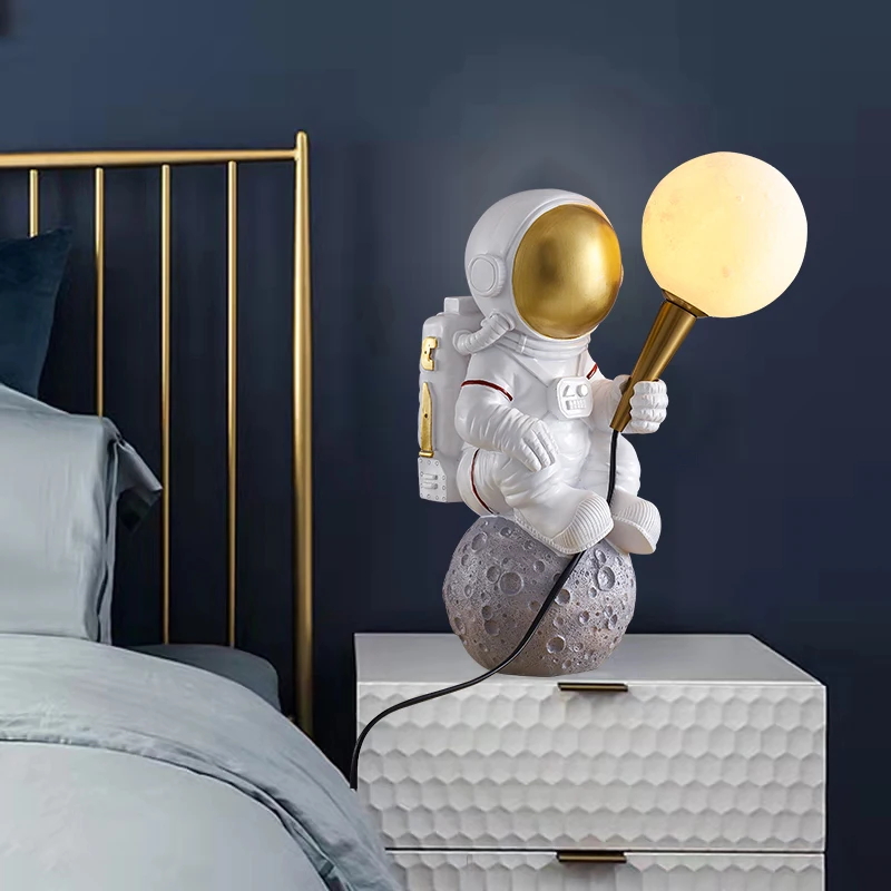 Lampu Meja Kamar Anak-anak Astronot Kreatif Spaceman Bulan Anak Laki-laki Lampu Kamar Tidur Minimalis Nordic Lampu Samping Tempat Tidur