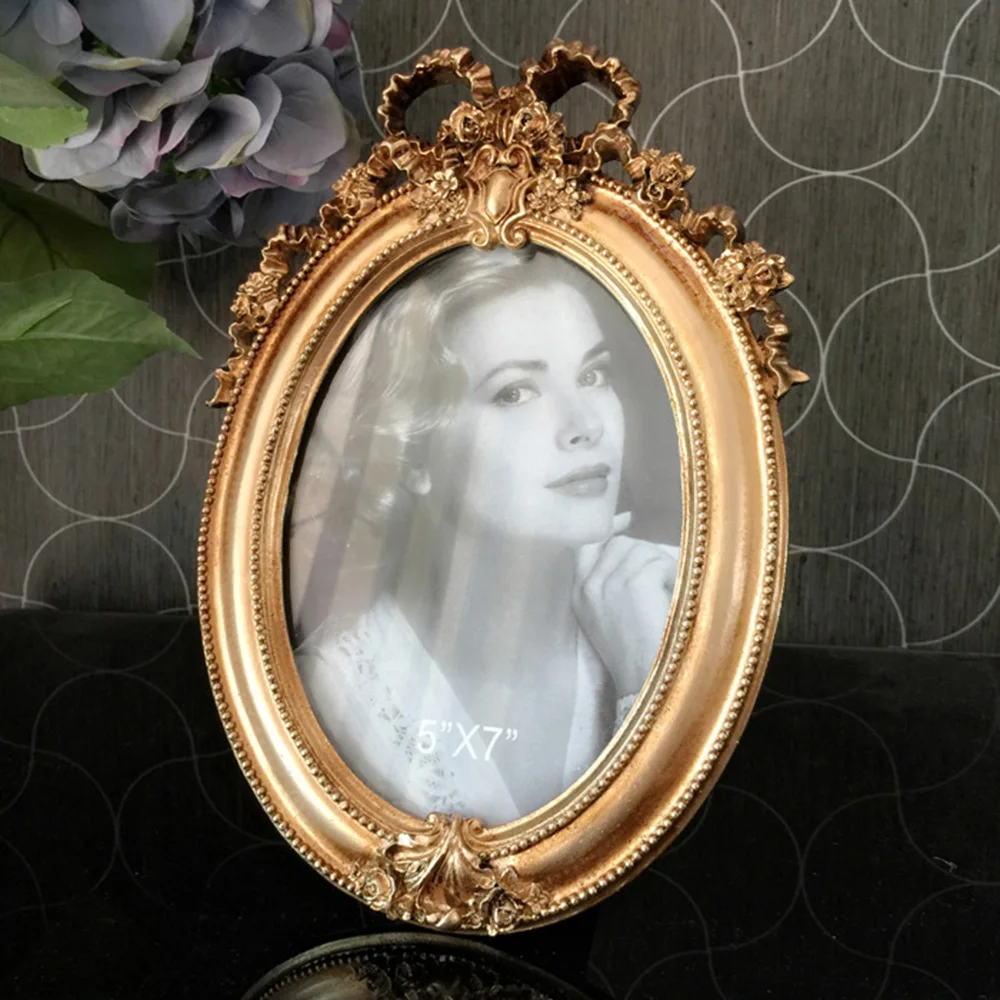 

European Style Resin Relief Oval Photo Frame, Retro Gold and Silver Pendulum Classical Picture Frame