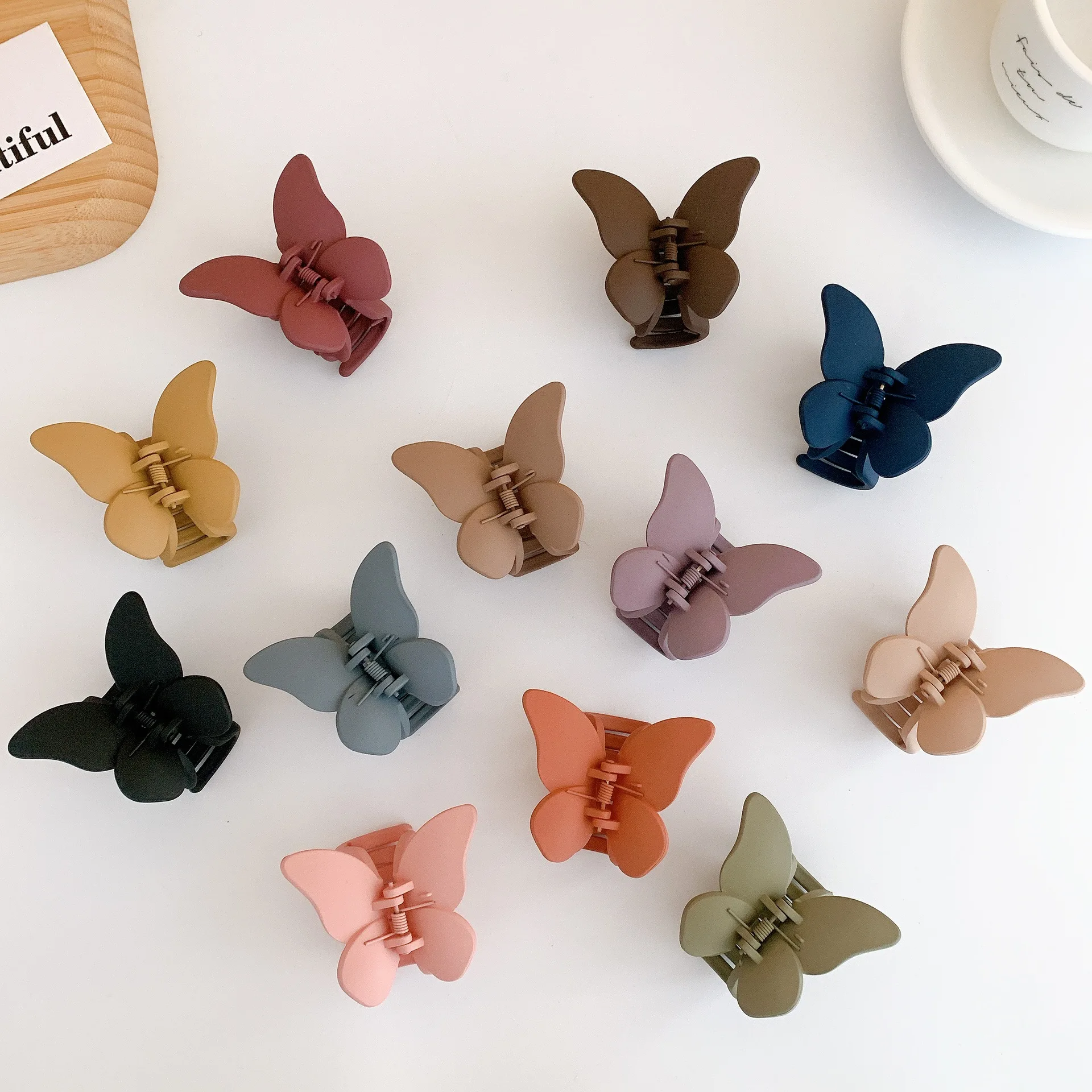 Wholesale Hot Selling Cute Medium Matte Pure Color Butterfly Decorative Accessories Plastic Hair Claw Clips For Women Girls