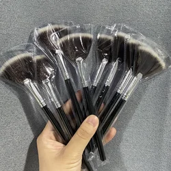 1Pcs Makeup Brushes Fan Brush Women Make Up Black Makeup Brushes Foundation concealing Synthetic Hair Tapered Highlighter Brush