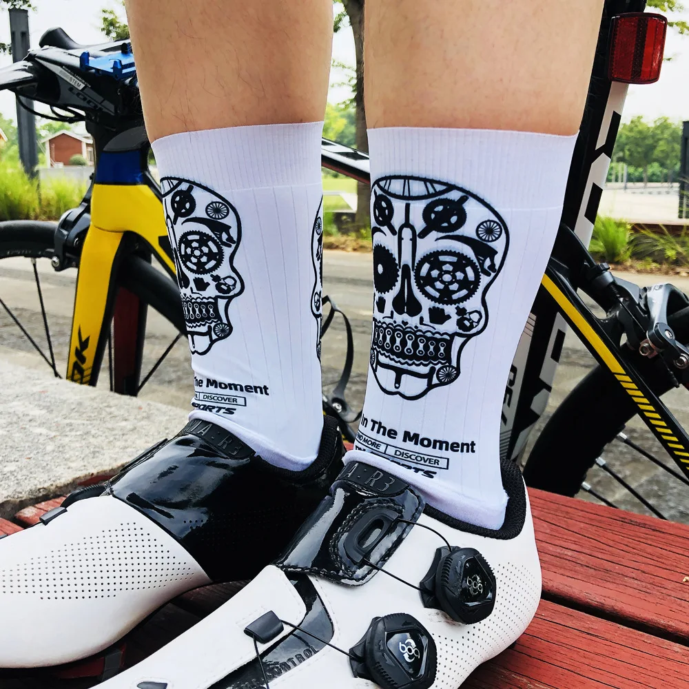 Calcetines de ciclismo profesionales para hombre, medias ligeras y transpirables, antisudor, de alta elasticidad, para ciclismo de montaña y correr