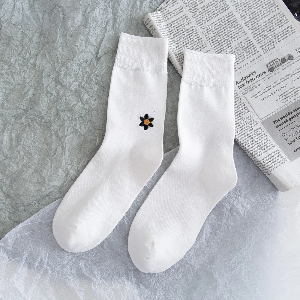 New Cotton Embroidery Moon Star Unisex Socks Personality Harajuku Black White Couples Skateboard Knitted Casual Fashion Socks