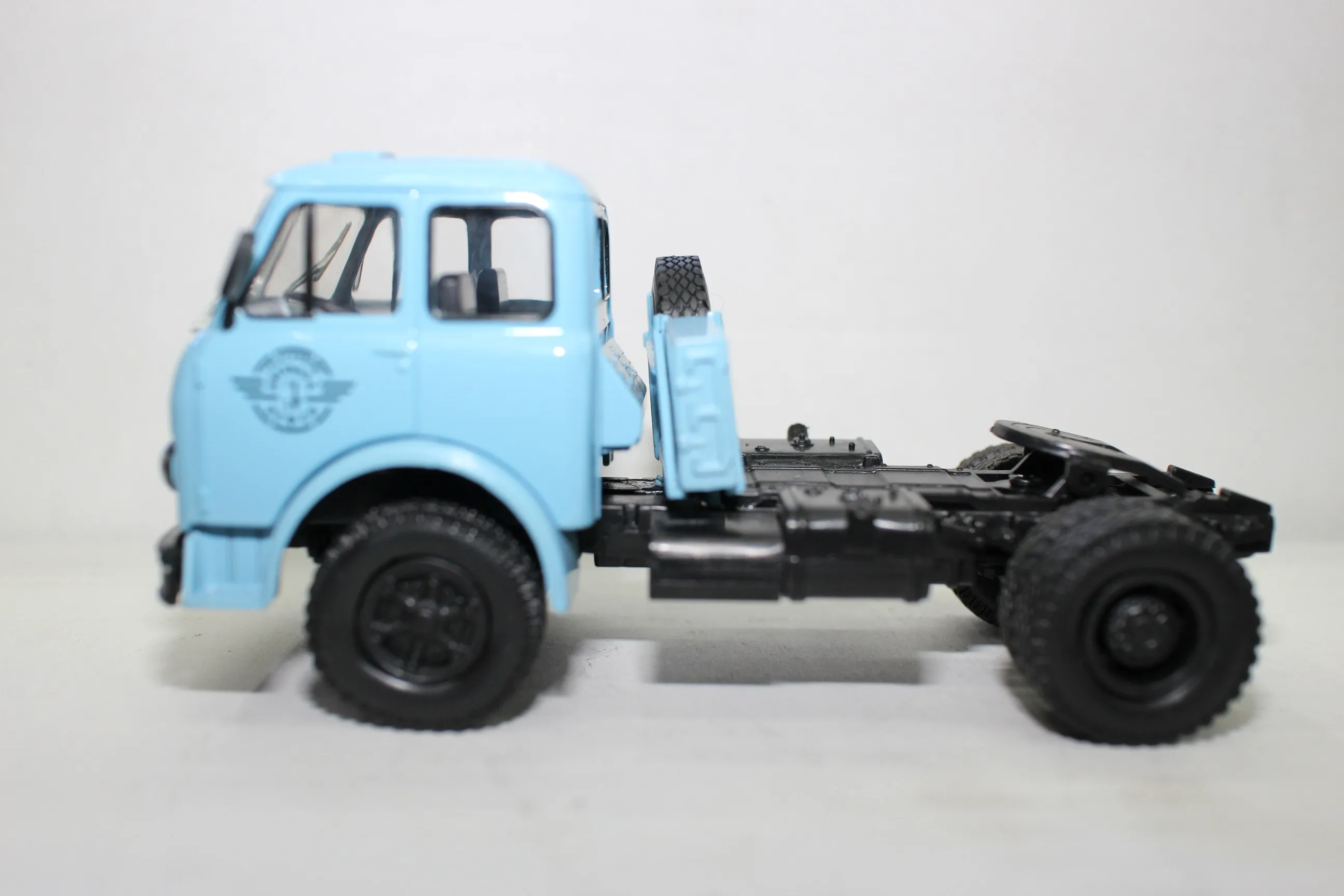 High simulation 1:43 alloy Russian MAZ 504 truck head model,high-quality collectible toys in original packaging,free shipping