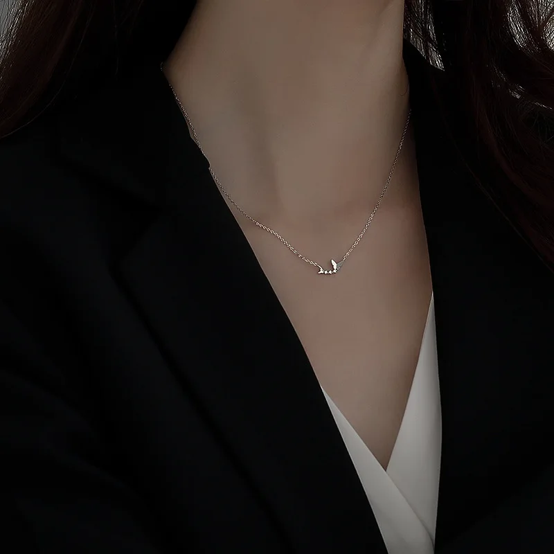 LIVVY فضي اللون مزدوجة عقد بحلية متدلية على شكل فراشة قلادة أنثى بسيطة سلسلة الترقوة هدية مزاجه أنيقة