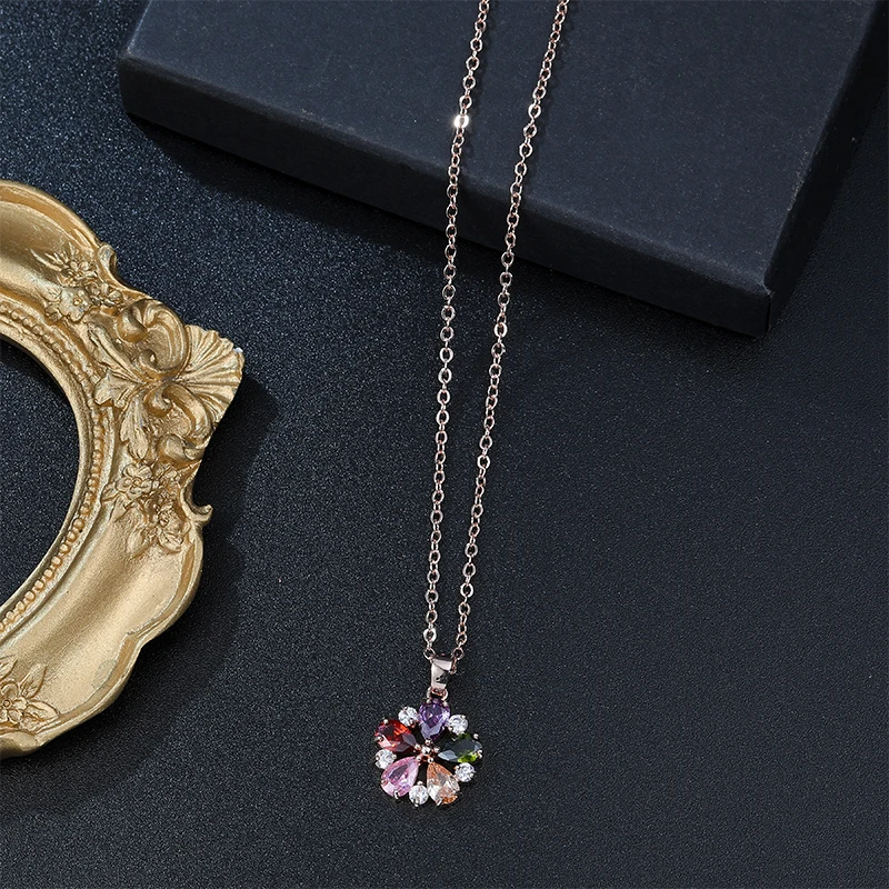 2021 New Fashion Rose Gold Flower Necklace Pendant Classic Zircon Pendant  Necklace For Woman Clavicle Chain Neck Jewelry