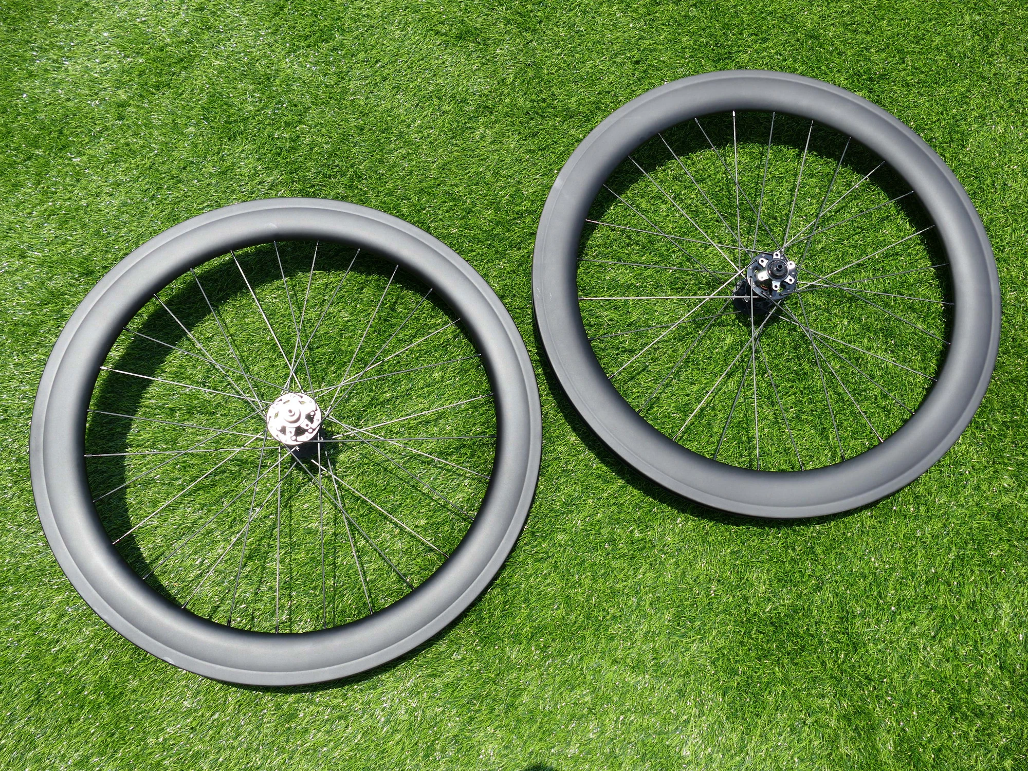 Clincher Wheelset 60mm Full Carbon 700C Road Cyclocross Bike Wheelset for Disc Brake Thru Axle Front 100*12mm + Rear 142*12mm