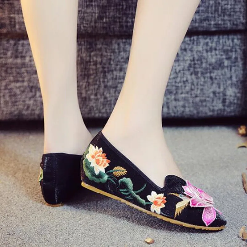 Spring Women Applique Vintage Wedge Pumps Ladies Flower Pointed Toe Loafers Female Slip-on Dress Shoes Leisure Canvas Moccasins