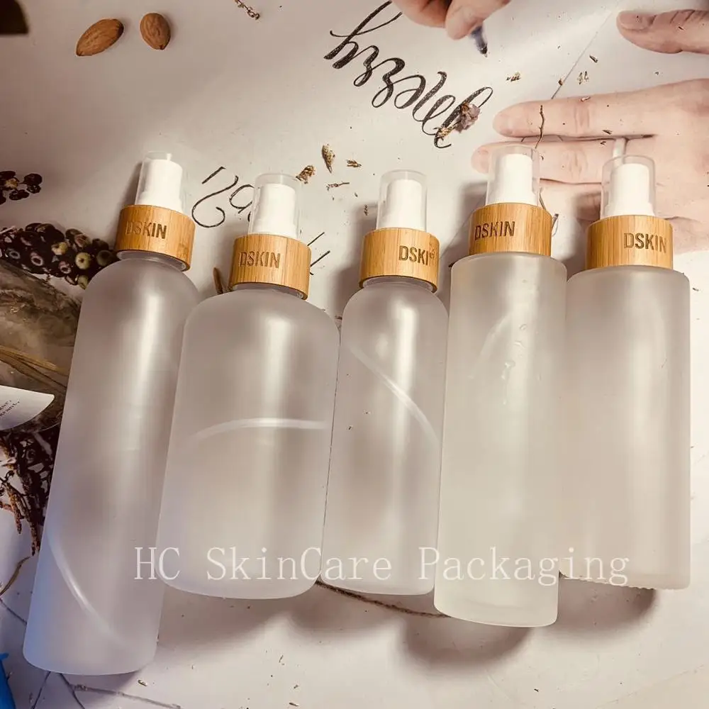 

Custom Logo Plastic Spray Containers Bottles 250cc 250ml For Cosmetics Skin Care Packaging Plastic Bottles With Bamboo Lid