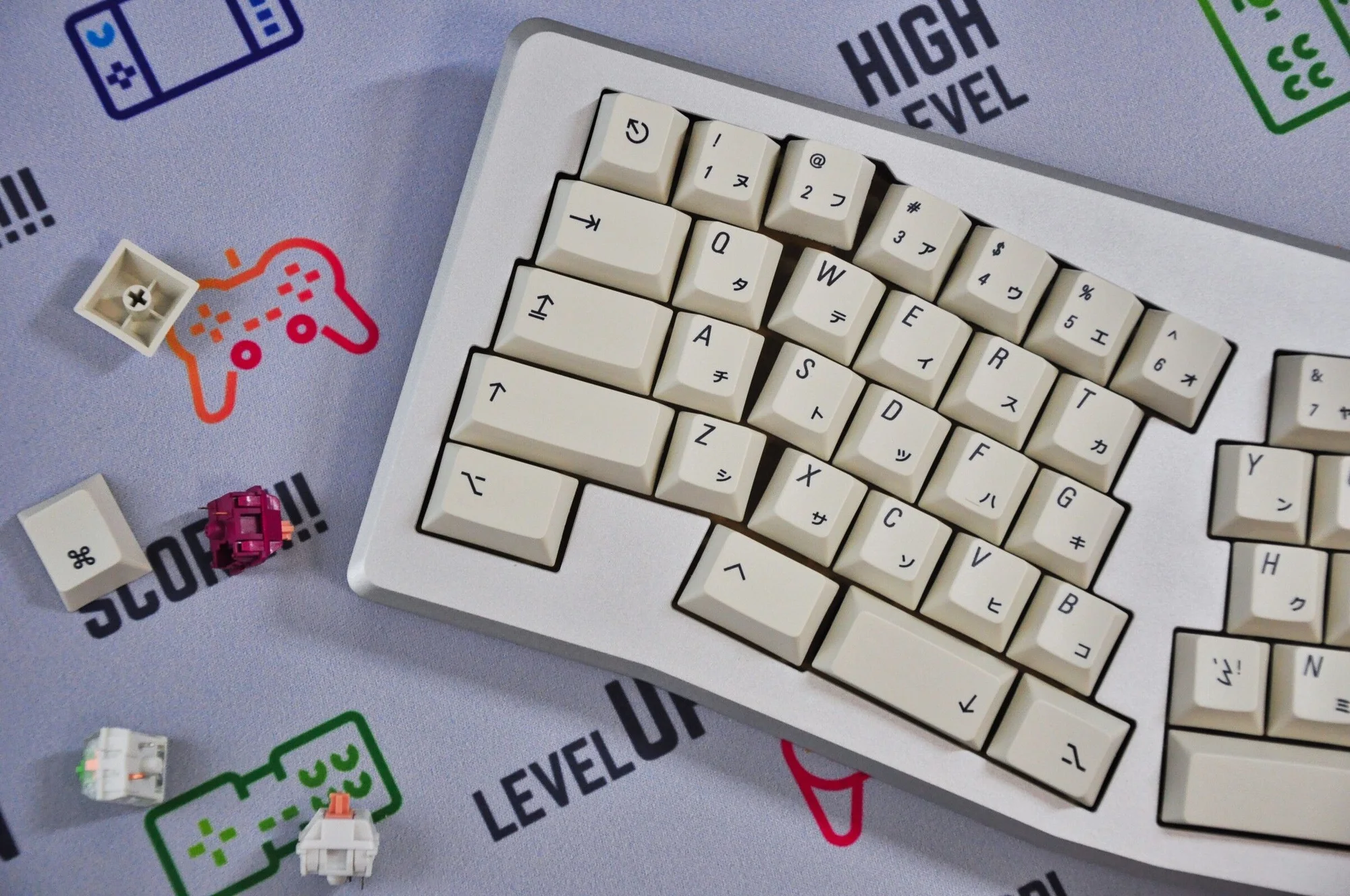 โปรไฟล์เชอร์รี่ Retro Beige สีขาว Minimalist 2048 Keycap สำหรับ61 64 68 84 87 96 98 104 108ปุ่มเค้าโครงคีย์บอร์ด