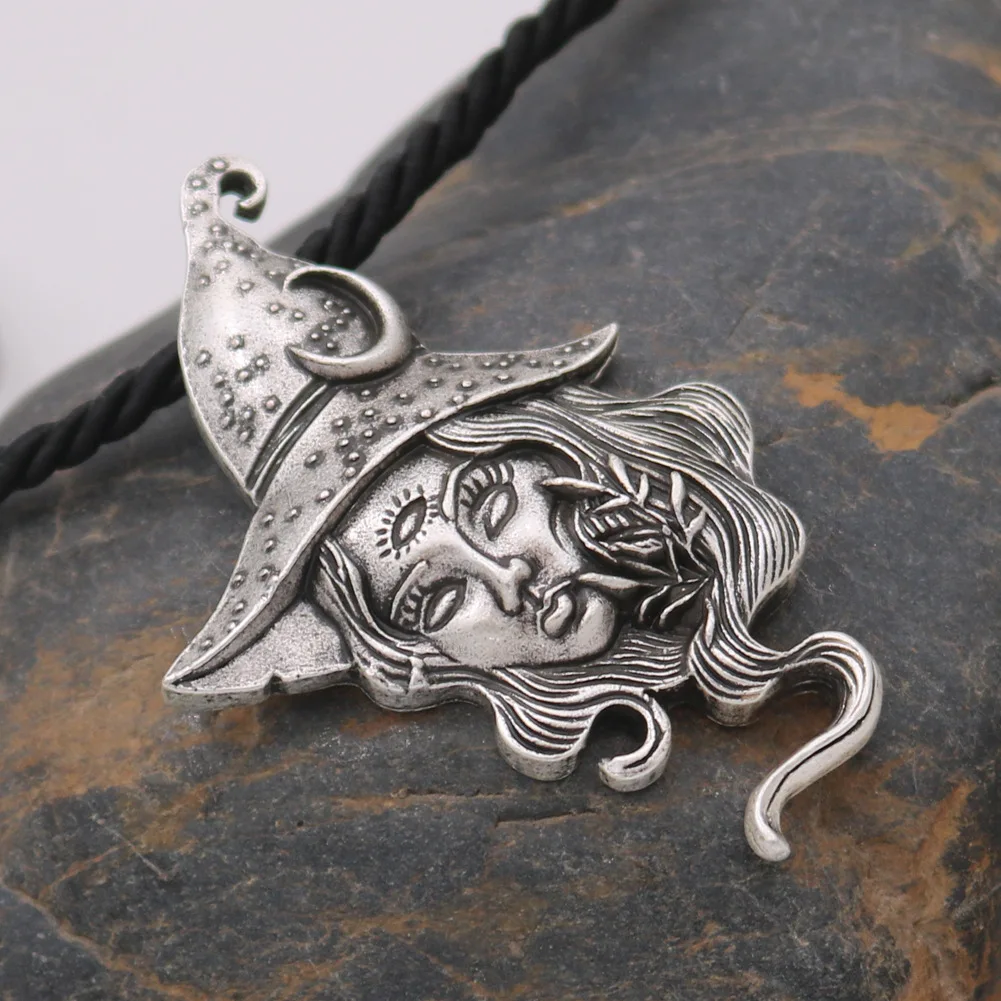 Wicca Crescent Moon Spells Witches Pendant Jewelery Gothic Necklaces Women Halloween Witch Necklace Gift