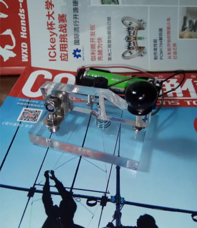 Ejercitador de código Morse CW con botón de encendido, caja de batería y zumbador, sonido y Flash