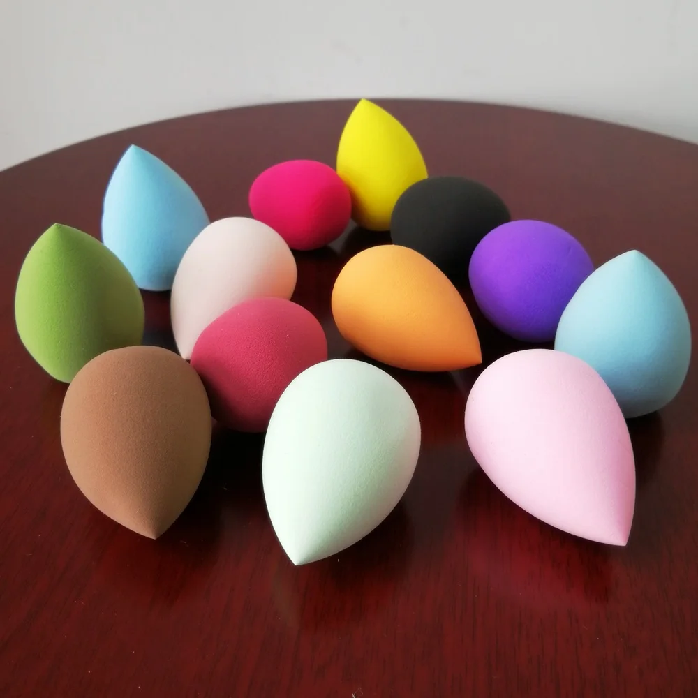 Gąbka kosmetyczna hydrofilowa w kształcie łezki, 6 cm x 4 cm, bez lateksu, do pudru i płynnego podkładu, powiększająca się po nawilżeniu.