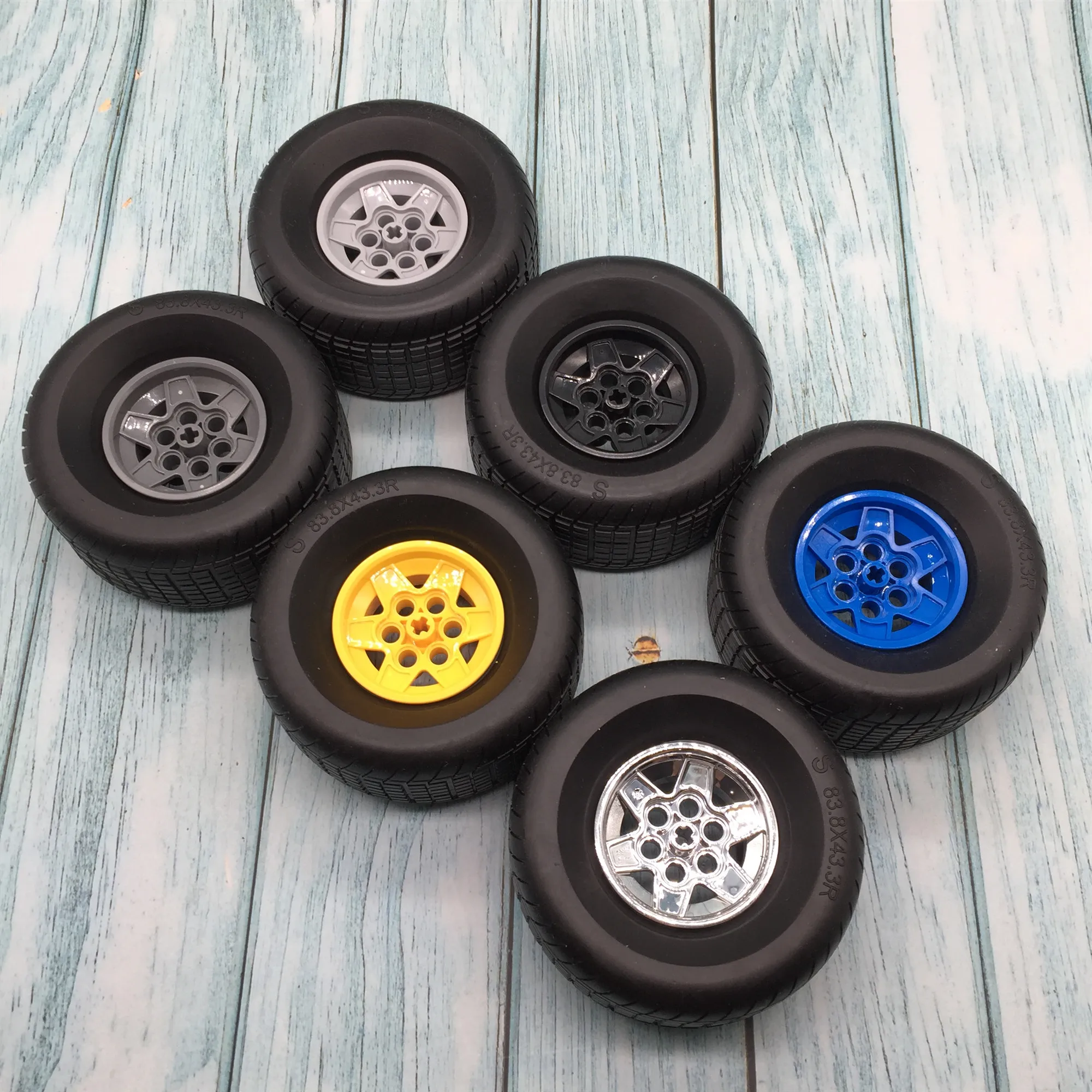 2Pcs Technical Part 18450 Tyre 81.6x44 R & 56908 Wheel 43.2x26 for High-Tech Cars Racing Small with 6 Pinholes Blocks Brick Toys