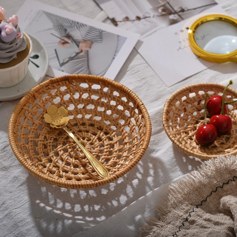 S/L Wicker Rattan Storage Tray Hand-Woven Tea Dessert Plate Round Food Fruit Bread Breakfast Serving Tray for Home Dinner Party