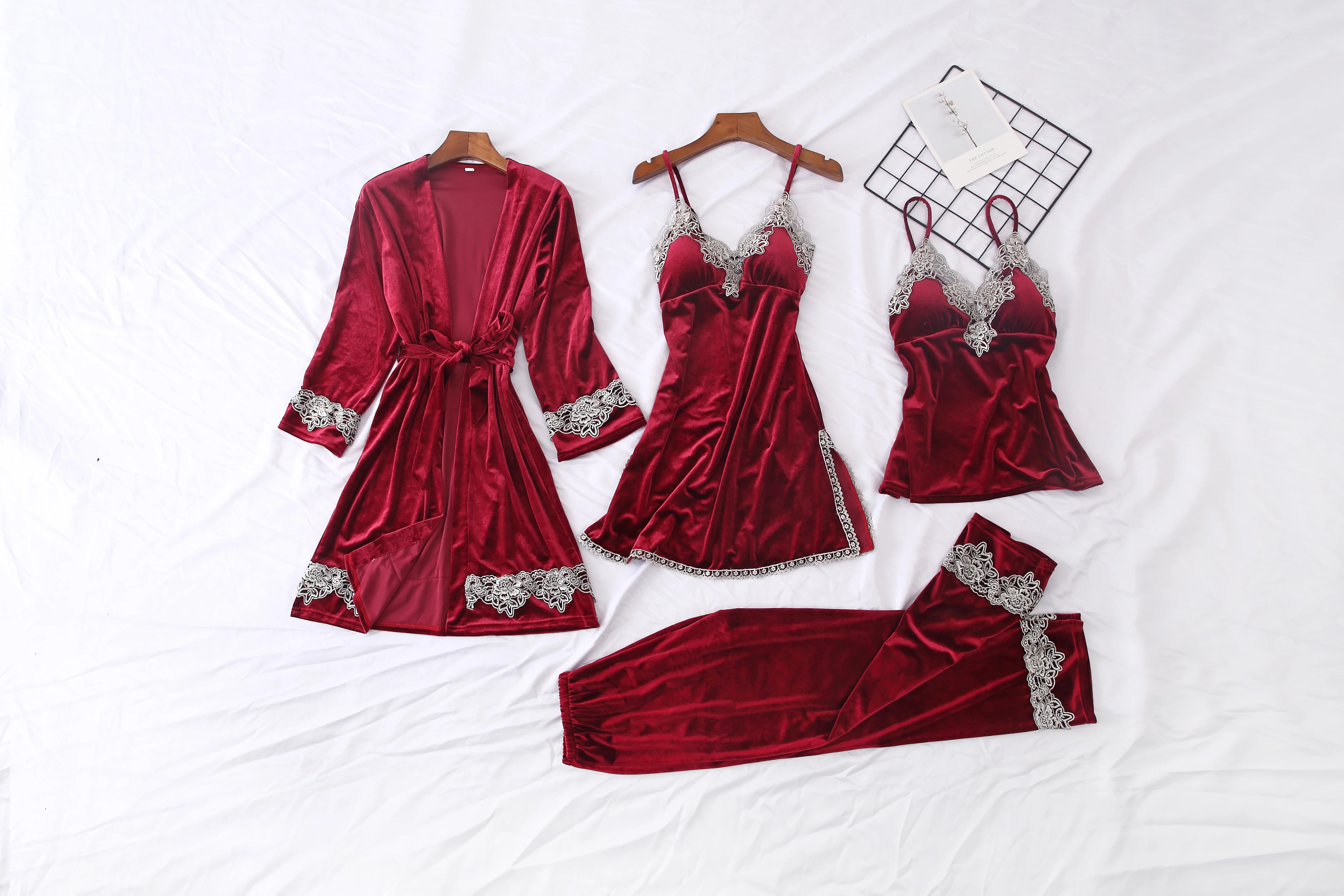 

2021 Sleepwear Winter Bathrobe Beautiful Robe Sets Sexy Ensembles De Pyjama Warm Women's Nightgown Fashionable Negligee Lace