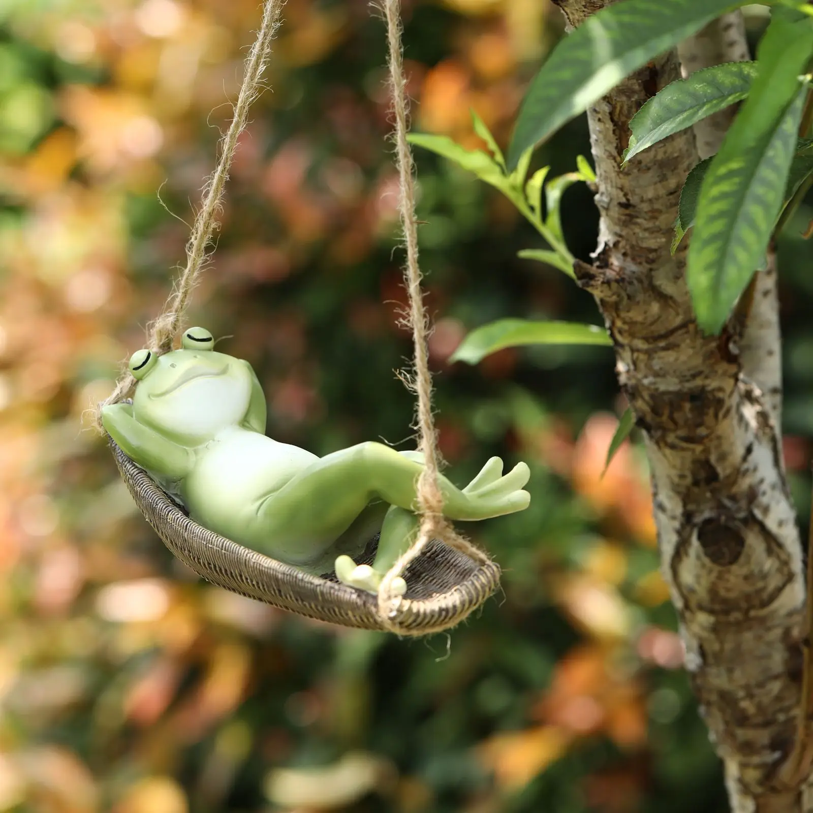 

Creative Cute Frogs Lying On Swing Resin Animal Statue Garden Hang On Tree Decorative Pendant Indoor Outdoor Decor Ornament