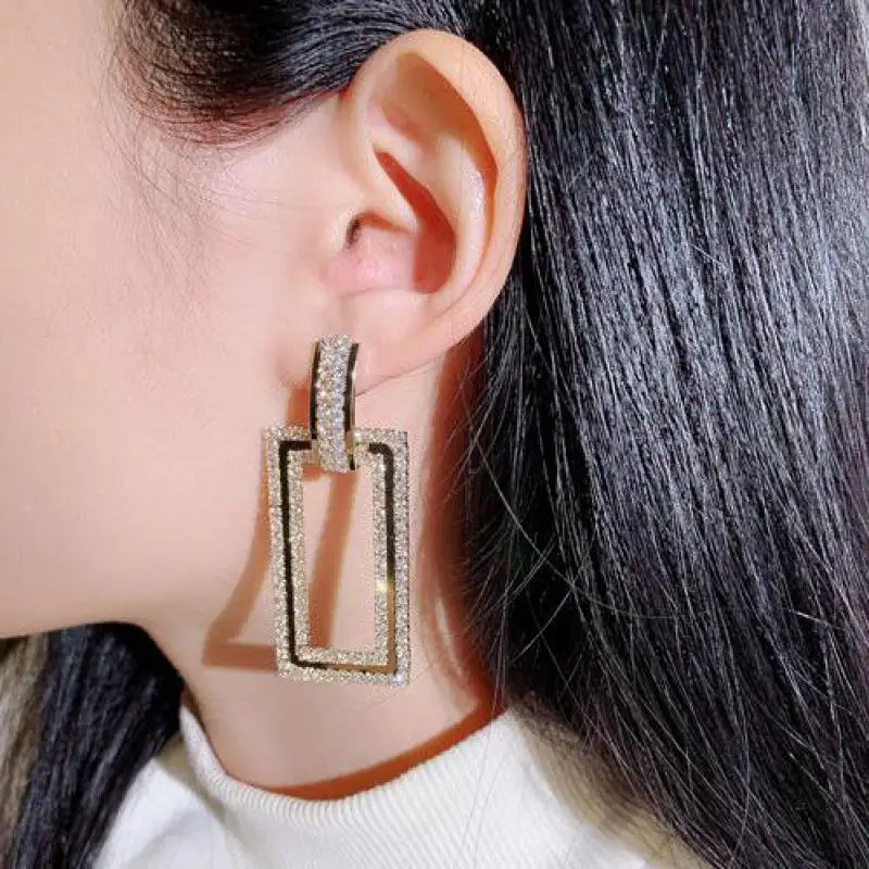 Anting-Anting Mode Baru Anting-Anting Aksesori Wanita Mode Malam Liontin Kristal Persegi Panjang Geometris Langsung dari Pabrik