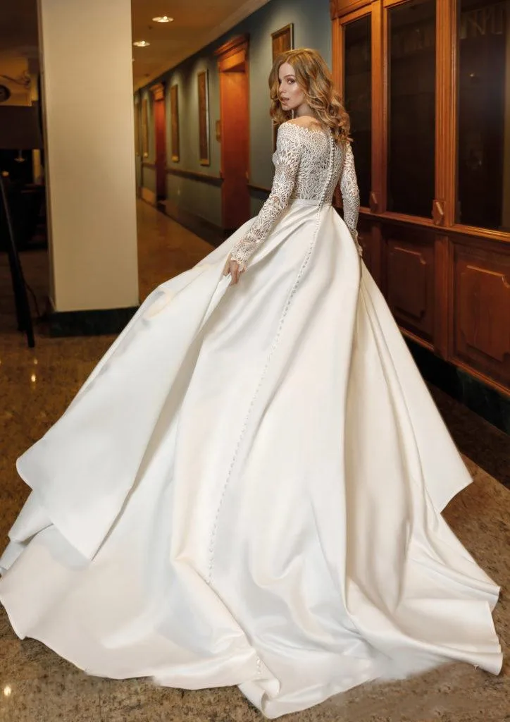 Robe de mariée en Satin, en dentelle, de haute qualité, col Bateau, manches longues, coupe trapèze, avec traîne