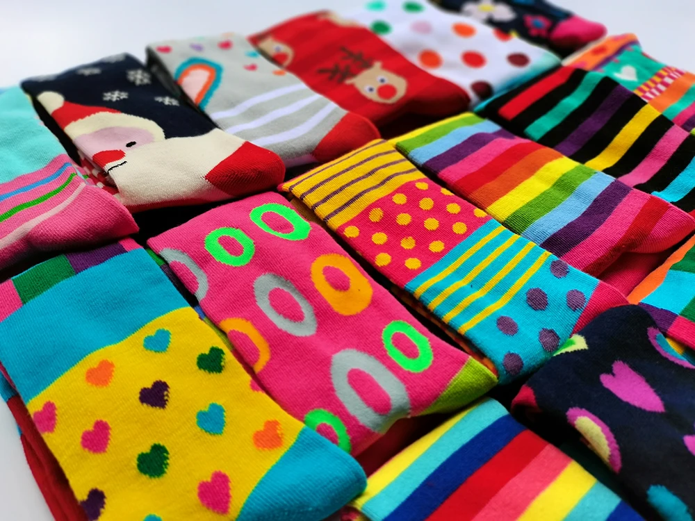 1 Stück Niedliche Gestreifte Strumpfhose mit Herzchen und Blumen für Mädchen, Weiche Dehnbare Kinderstrumpfhose für Kleine Mädchen zum Täglichen Ankleiden – Detail 2