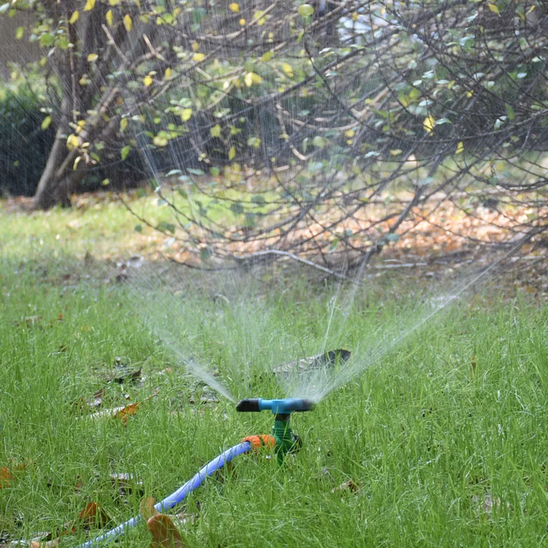 

Adjustable 3-Arm Rotating Sprinkler Nozzle For 1/2" 3/4" Hose Garden Agriculture Grass Lawn Watering Irrigation Sprinkler 1 Pcs