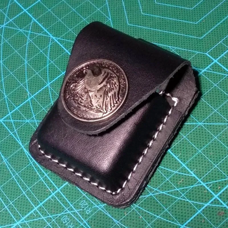 Чехол для зажигалки с черным значком для зажигалки Zippo, вышитая вручную застежка из воловьей кожи Чехол для зажигалки с черным значком для зажигалки Zippo, вышитая вручную застежка из воловьей кожи