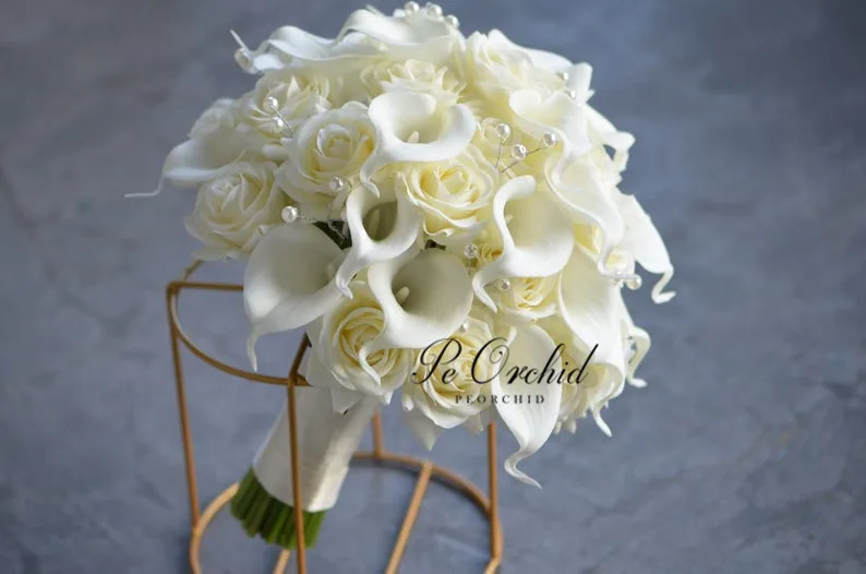 PEORCHID Vintage Calla Lily Wedding Bouquet Pearls Artifical Braidsmaid Hand Holding flowers Rose Faux Bouquet Ramos Para Novias