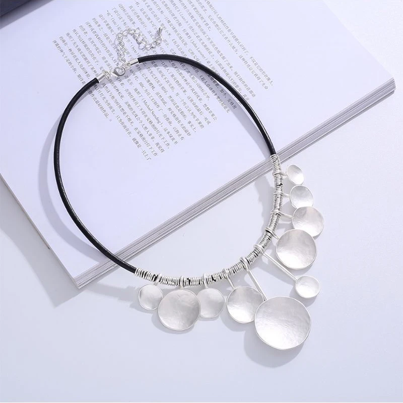 Round Pendant Choker Necklaces For Women Retro New Alloy Female Statement Necklace Fashion Jewelry Collier Femme