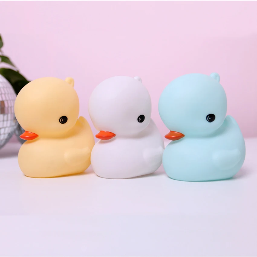 ไฟกลางคืนรูปเป็ดน่ารักสำหรับเด็กหรือเด็กผู้หญิงโคมไฟ LED สำหรับเรือนเพาะชำซิลิโคนแบบนุ่มการเปลี่ยนสีเรืองแสงสำหรับเด็กวัยหัดเดินห้อง