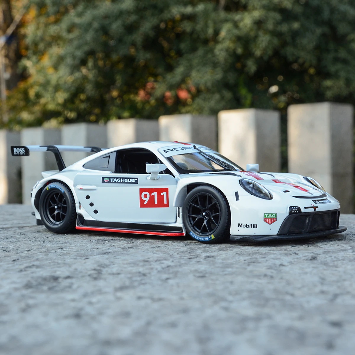 Bburago-coche deportivo Porsche 911 RSR, vehículo estático fundido a presión, modelo coleccionable, juguetes de coche, 1:24