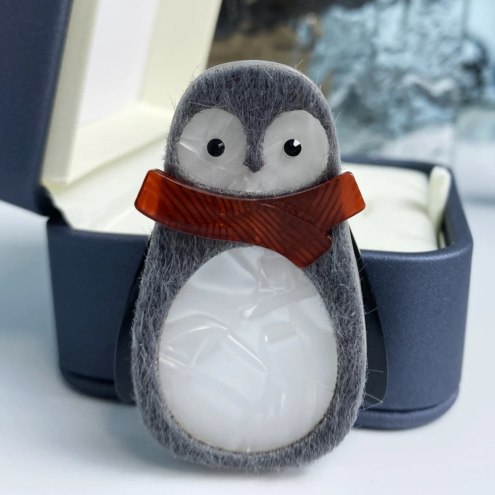 High Quality Cute Penguin Handmade Acrylic Brooch Artificial Leather Corsage For Women Children Party Jewelry Accessories