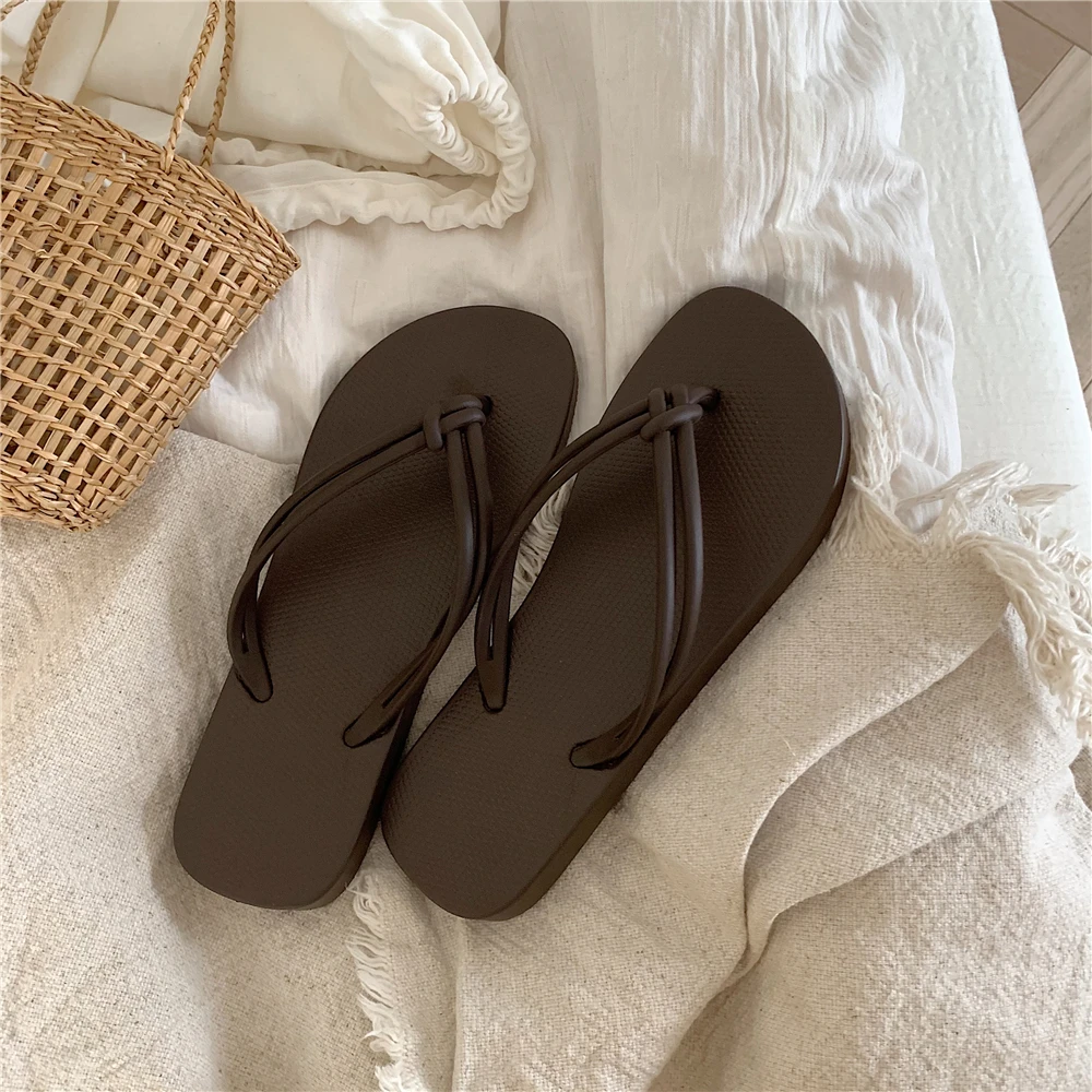 Flat Shoes Female Rubber Flip Flops Slippers Soft Slides Low Summer Clogs Woman Fashion Hawaiian Comfort Beach Luxury PVC Rome F