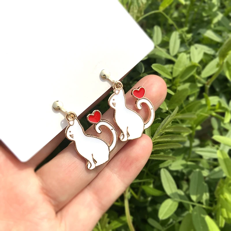 White kitten Earrings No Hole Ear Clips Lovely cat love Clip On Earring Without Piercing Minimalist Earrings Jewelry CE509