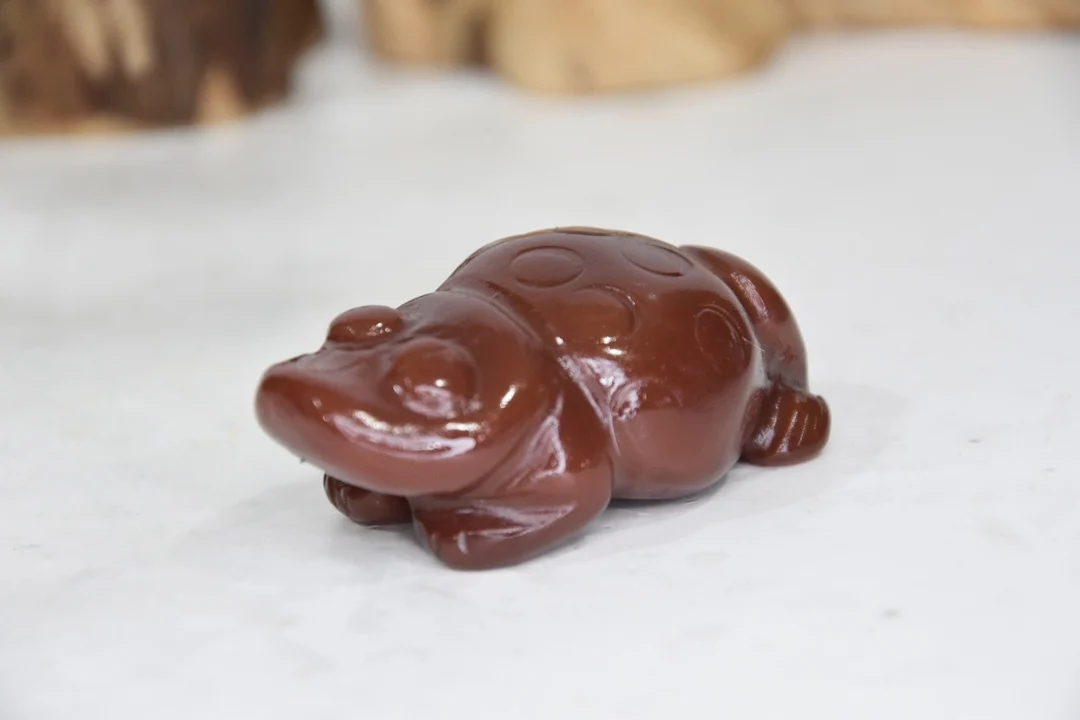 Agate three foot gold toad similar