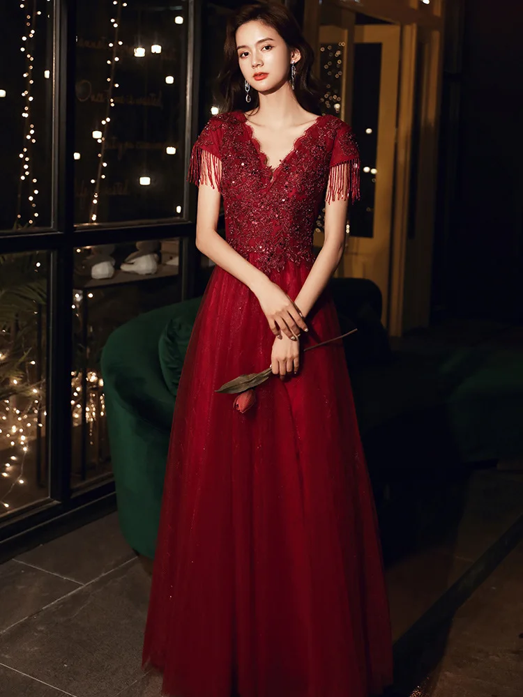 

2020 Sexy V-Neck Burgundy Exquisite Appliques Party Dresses Tulle Wedding Gowns for Brides Toast Clothing