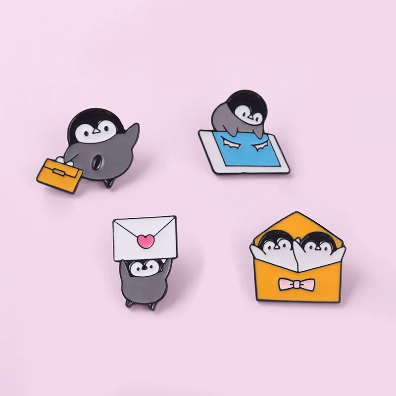 Fashion Cartoon Penguin Envelope AAlloy Enamel Brooch Conveys The Message Of Love Cute Lover Badge Trendy Romantic Jewelry Gift