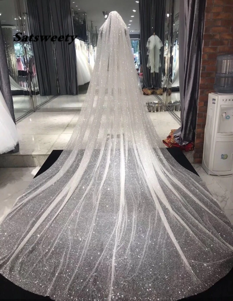 

Gorgeous Bling Bling Gold Spraying 3 Meters Long 1.5 Meters Wide Silver Sequins Wedding Veil Bridal Chapel Veil With Comb